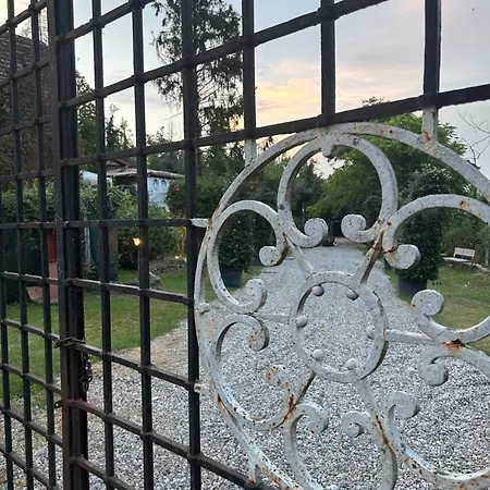 Castello Il Petalo Inn